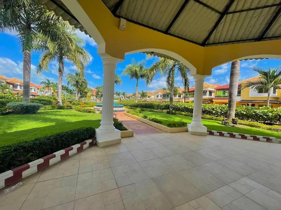 Apartamento En Residencial Privado Santo Domingo Este 0*,